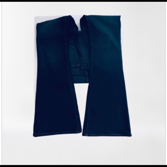 J. brand babe flare jeans. - Picture 4 of 8
